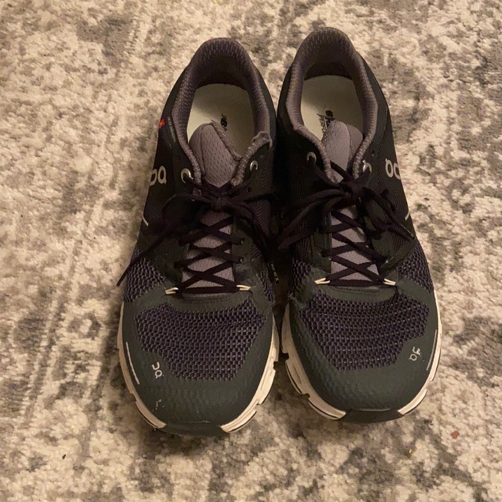 On cloud tennis shoes